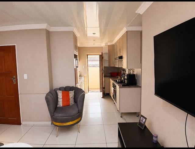 3 BEDROOM HOUSE FOR SALE IN LAKESIDE